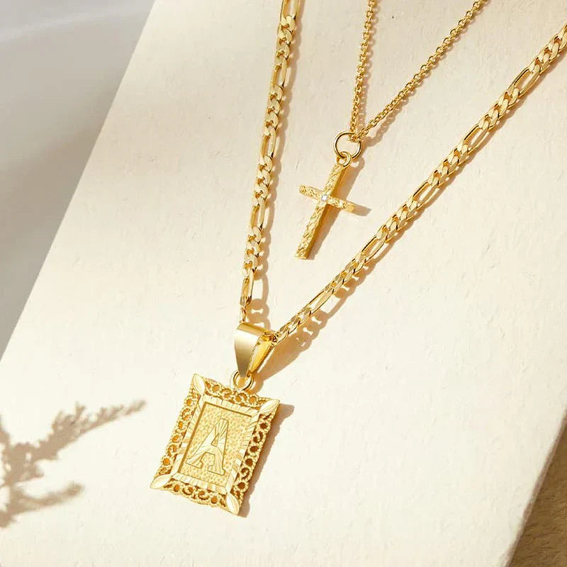 Conjunto Collar Cruz con Inicial | Dorado
