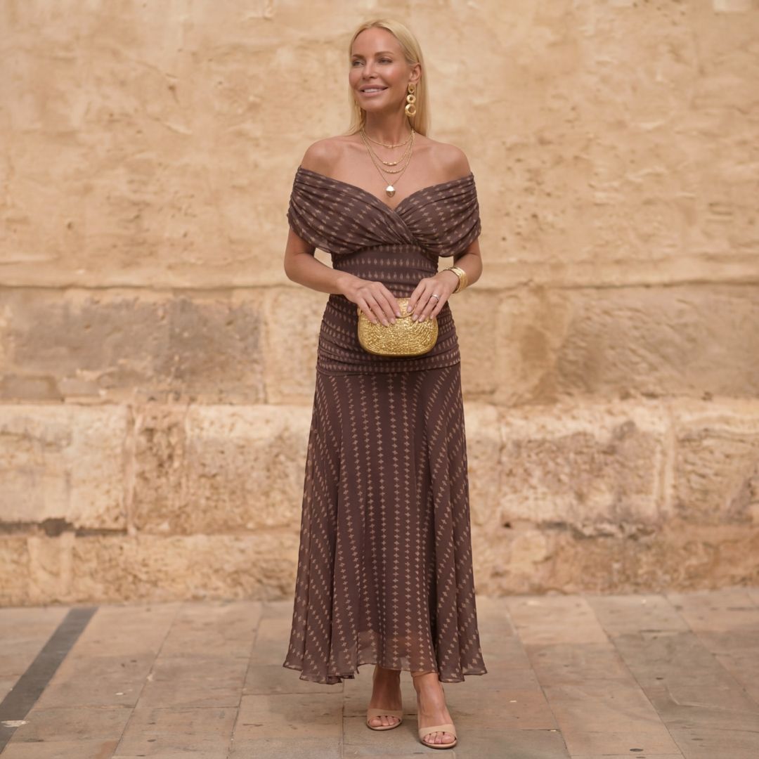 Avelisse · Vestido largo de hombros descubiertos