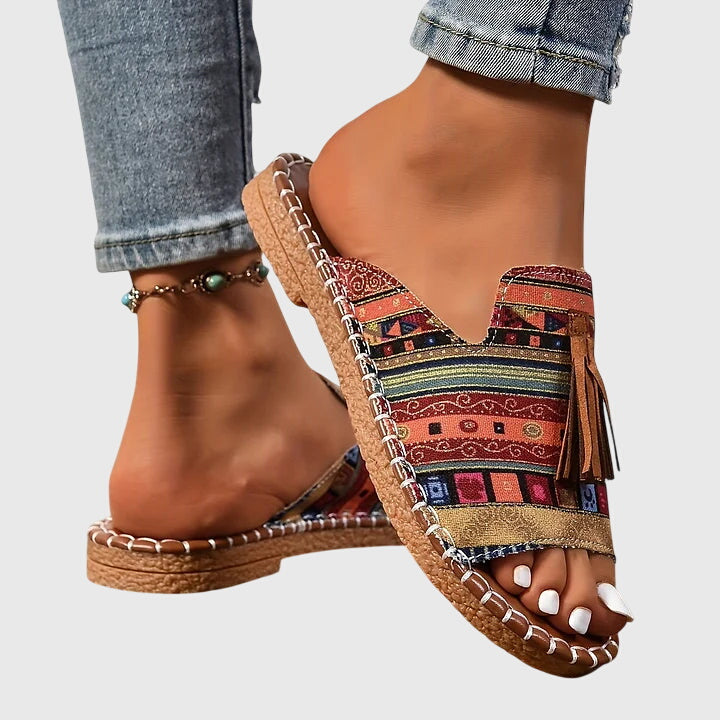 Luz de Seda | Sandalias Bohemias con Pompón Nathalie