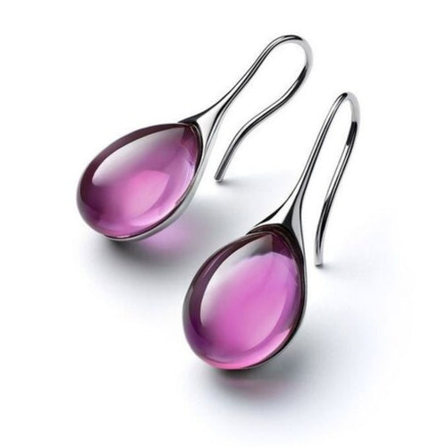 - Pendientes en forma de gota en color dorado y plateado