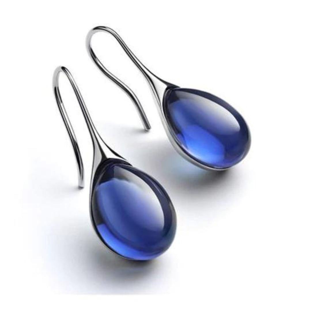 - Pendientes en forma de gota en color dorado y plateado