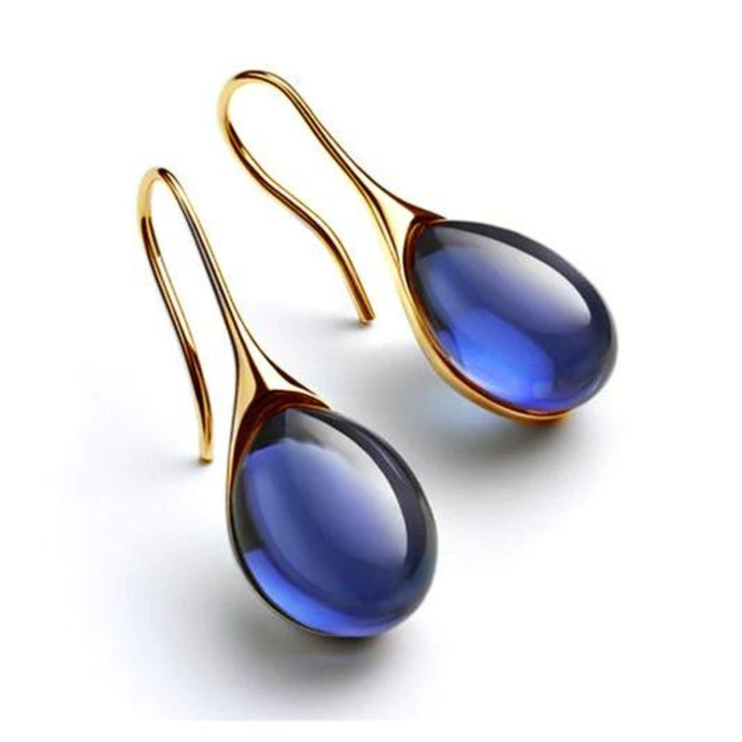 - Pendientes en forma de gota en color dorado y plateado