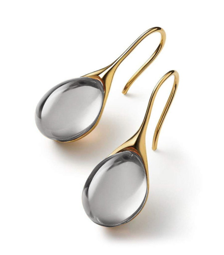 - Pendientes en forma de gota en color dorado y plateado