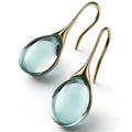 - Pendientes en forma de gota en color dorado y plateado
