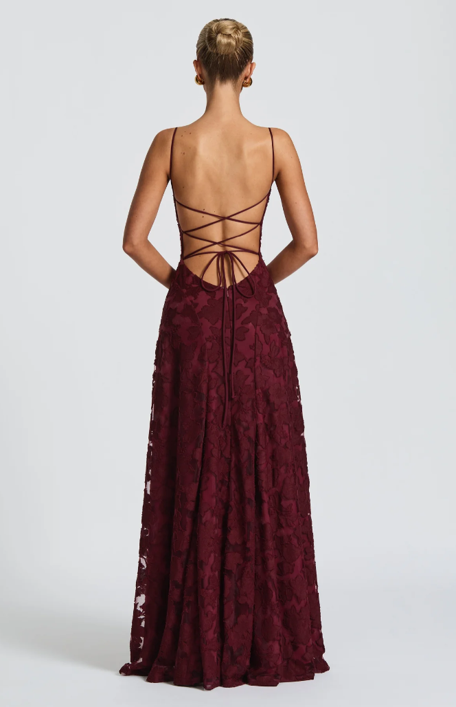 SOFIA | Encaje que Susurra Elegancia