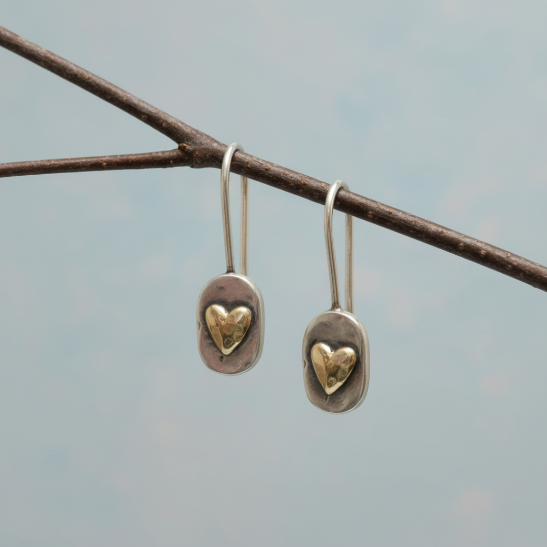 Pendientes vintage de plata y color dorado con forma de corazón