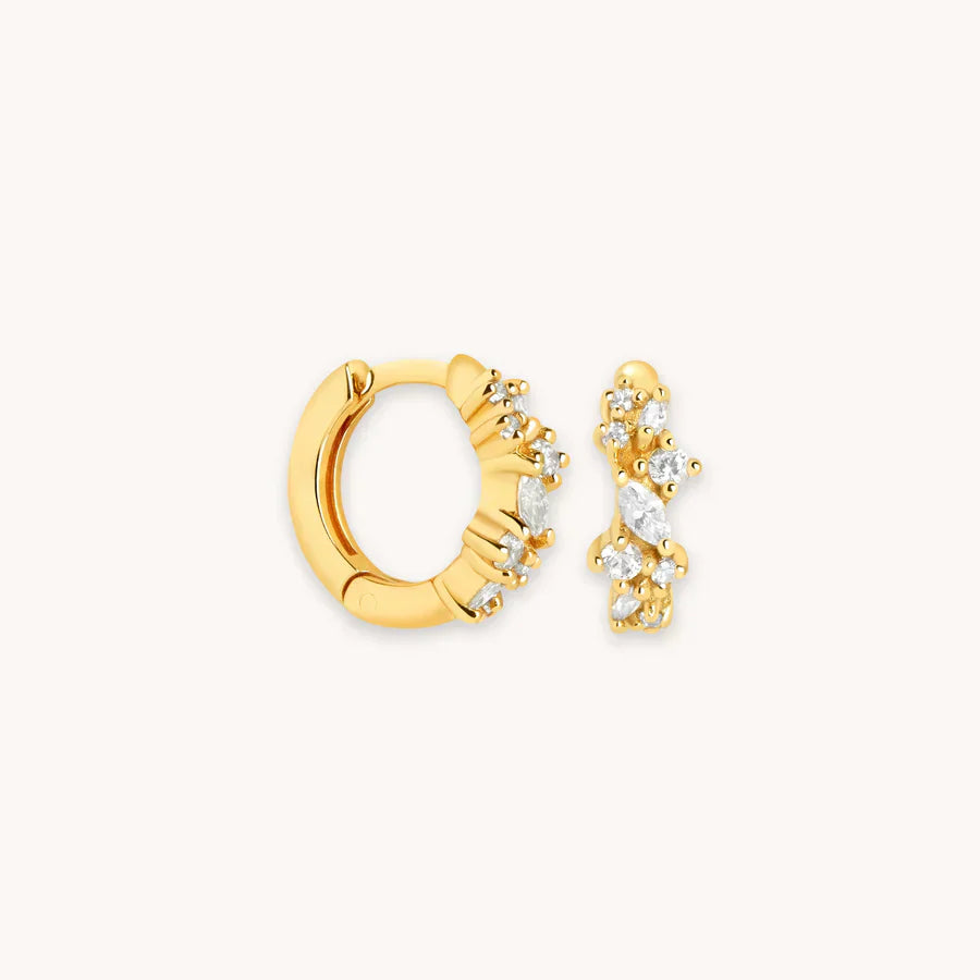 Boucles d'oreilles créoles Huggie avec grappe de cristaux | Dorées