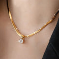 Collar Colgante Elegante con Strass | Dorado