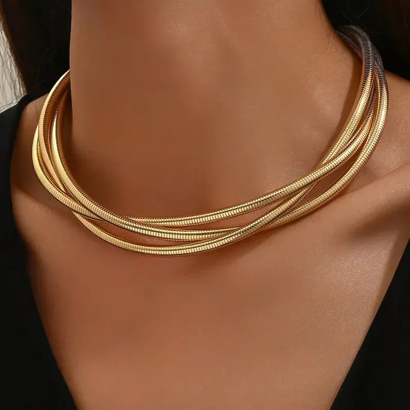 Collar Dorado de Tres Capas