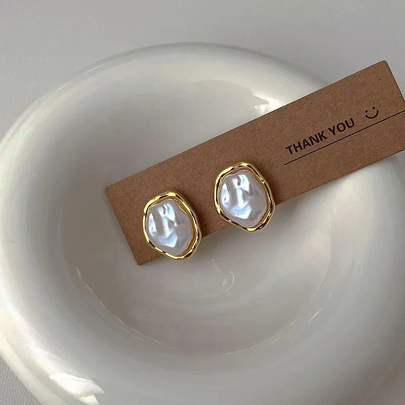 Pendientes elegantes de perlas de Carmen