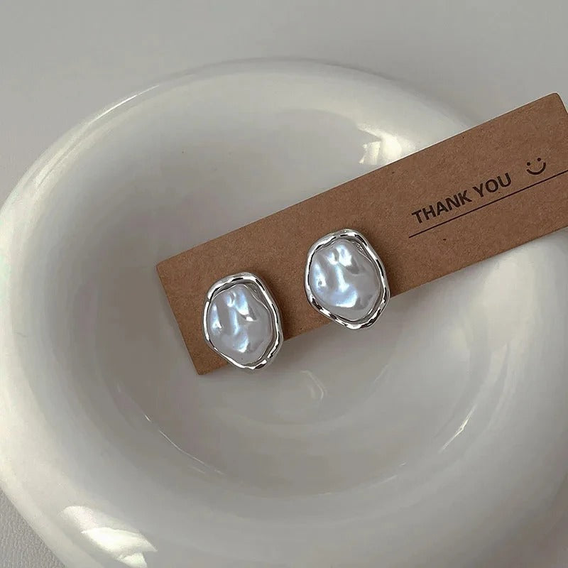 Pendientes elegantes de perlas de Carmen