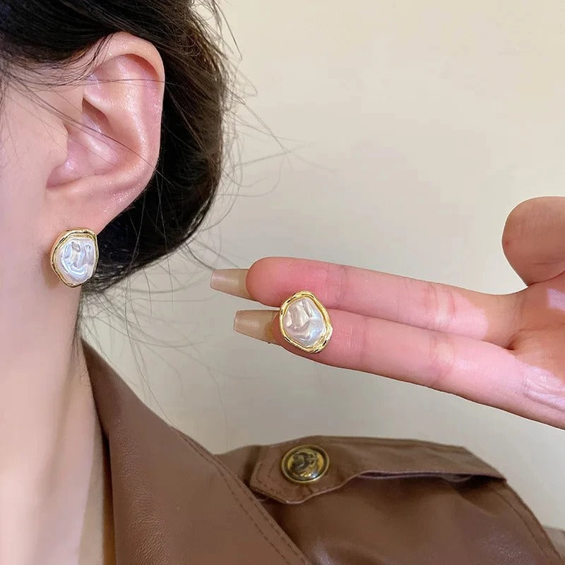 Pendientes elegantes de perlas de Carmen