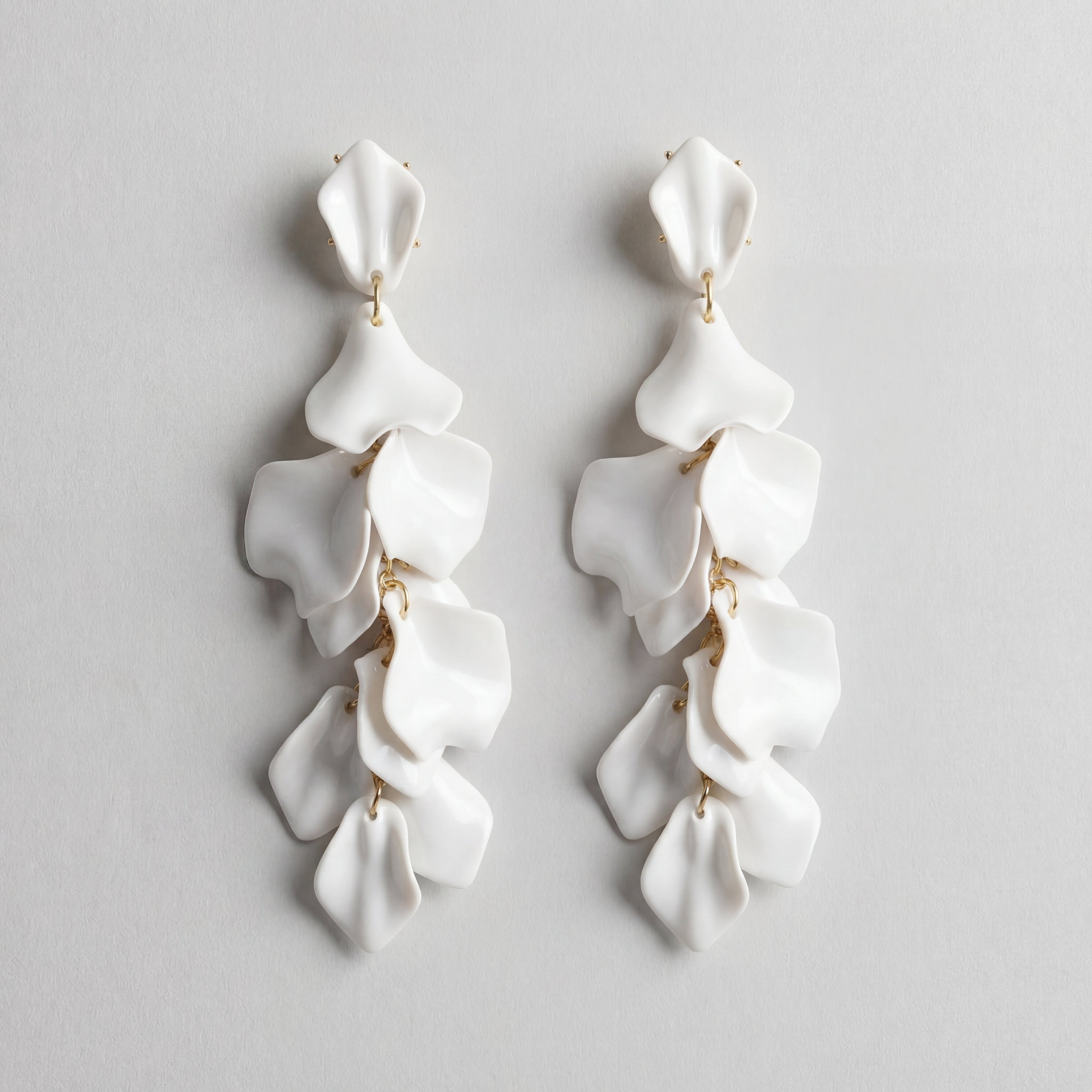 Boucles d'oreilles pendantes avec pétales d'orchidée